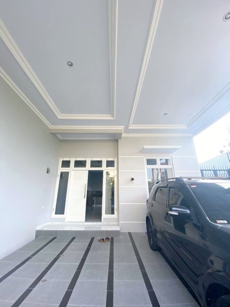 Rumah Semi Furnish, full renov rumah seperti baru di Metland Menteng Jakarta Timur-1