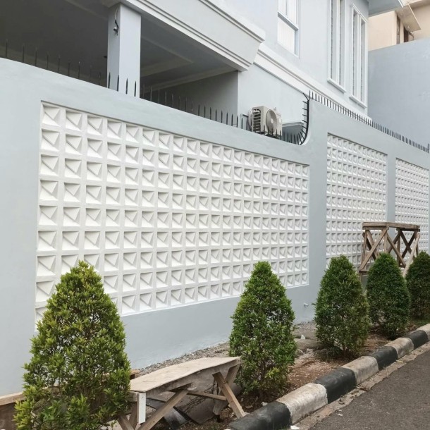 For Sale :  Rumah semi Furnish, Full Renov seperti baru di Metland Menteng, Jakarta Timur-6